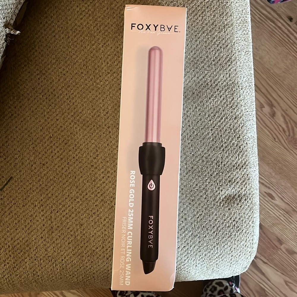 NIB FOXYBAE 25 MM CURLING WAND 💓